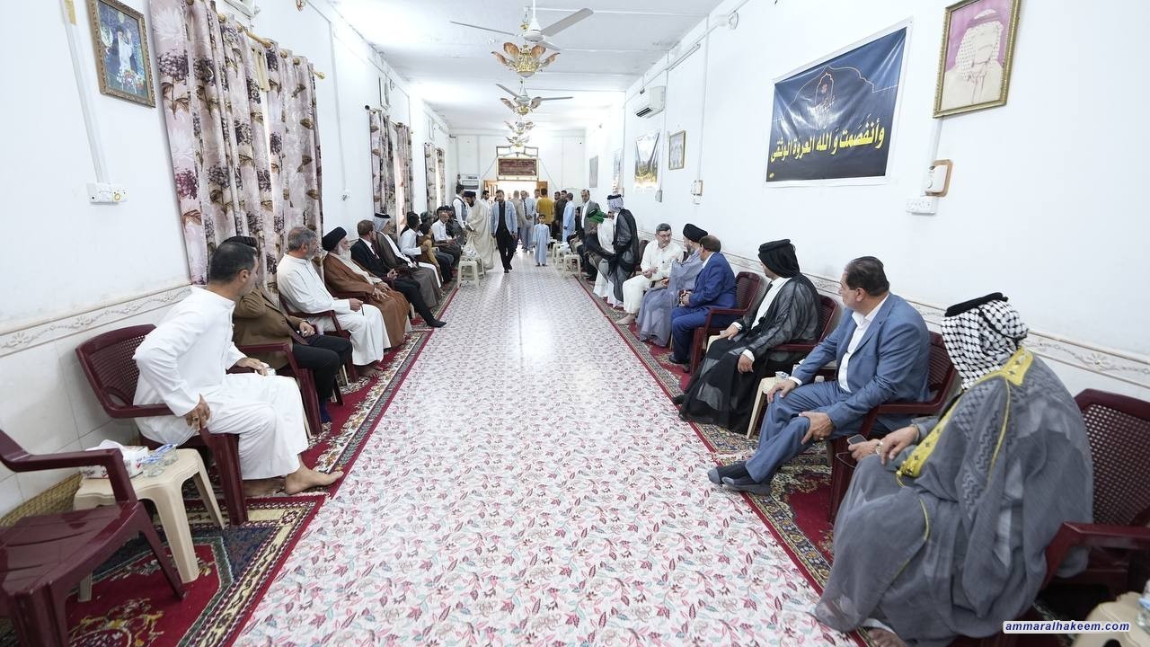السيد الحكيم يزور عائلة المرحوم قاسم المحمودي
