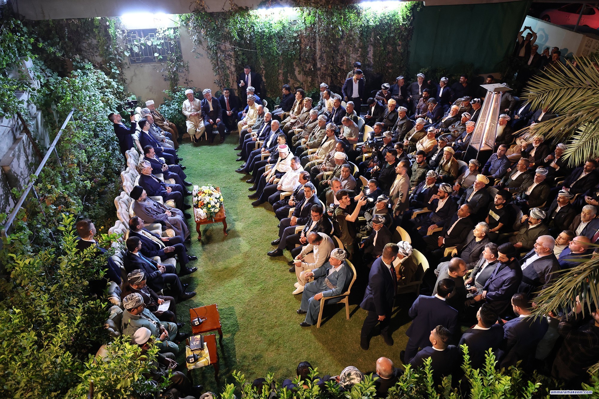 سەماحەتی حەكیم ئەو ئازادییەی ئێستا عێراقییەكان تێیدا دەژین بەرهەمی قوربانی و مەینەتی و گۆڕە بەكۆمەڵەكانە