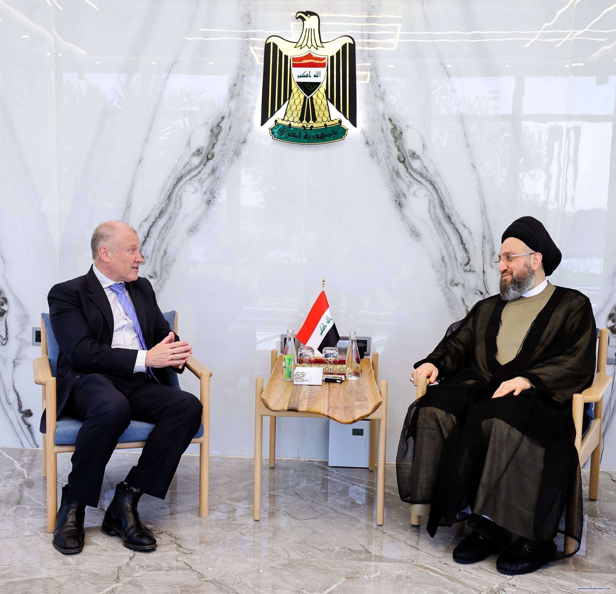 السيد الحكيم يؤكد خلال لقائه السفير الأسترالي أهمية تعزيز العلاقات الثنائية ويدعو لمشاركة واسعة في الانتخابات المقبلة