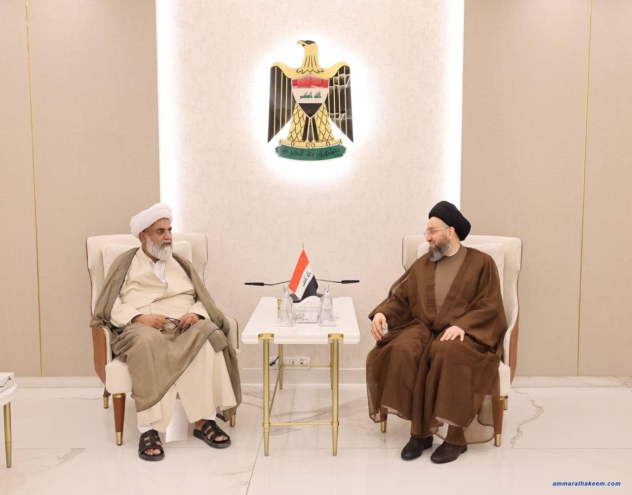 السيد الحكيم يلتقي وفد حزب وحدة المسلمين الباكستاني ويؤكد أهمية تعزيز العلاقات بين بغداد وإسلام آباد