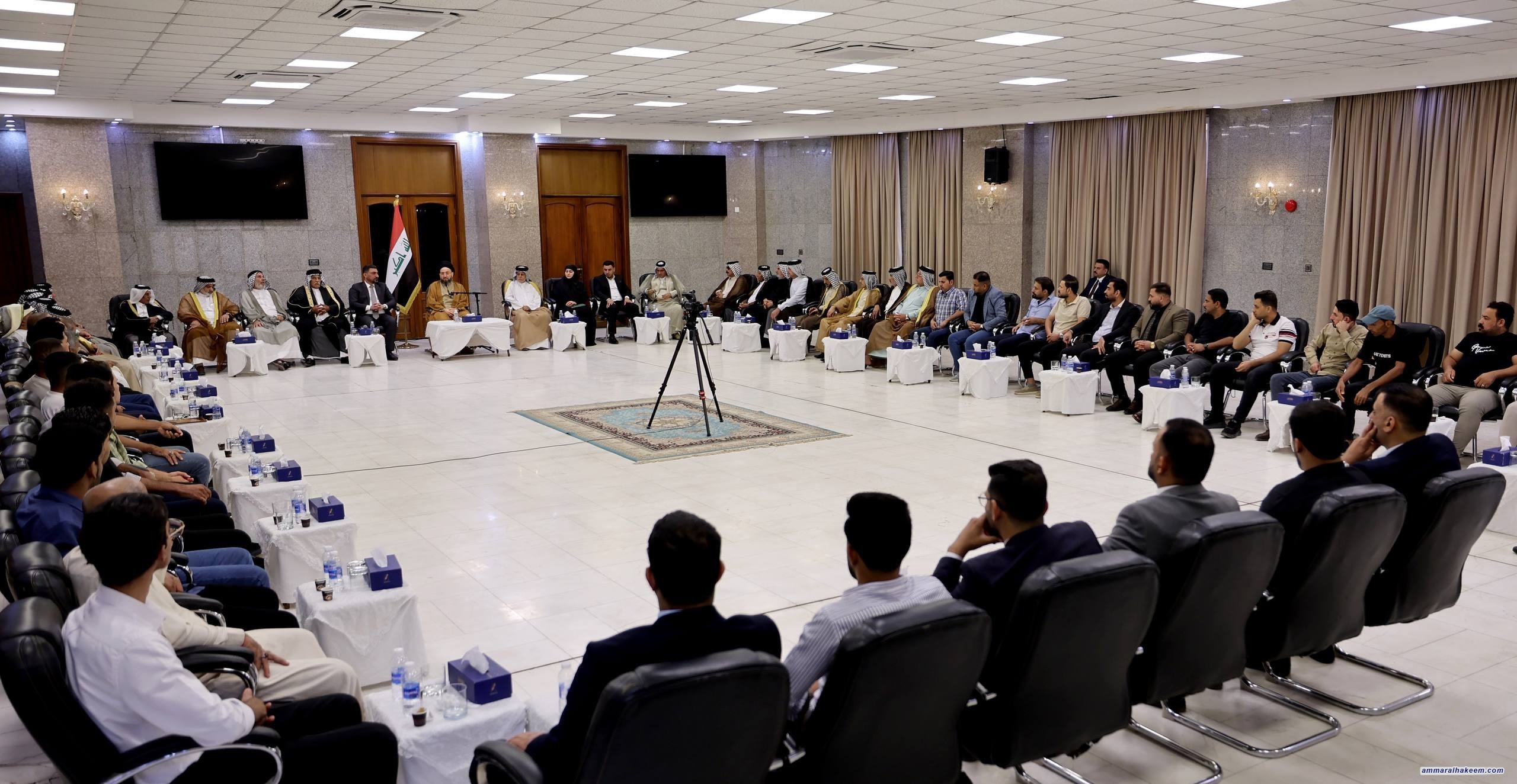 السيد عمار الحكيم يلتقي شيوخ ووجهاء عشائر أولاد عامر ويؤكد أهمية المشاركة الانتخابية وحفظ الاستقرار