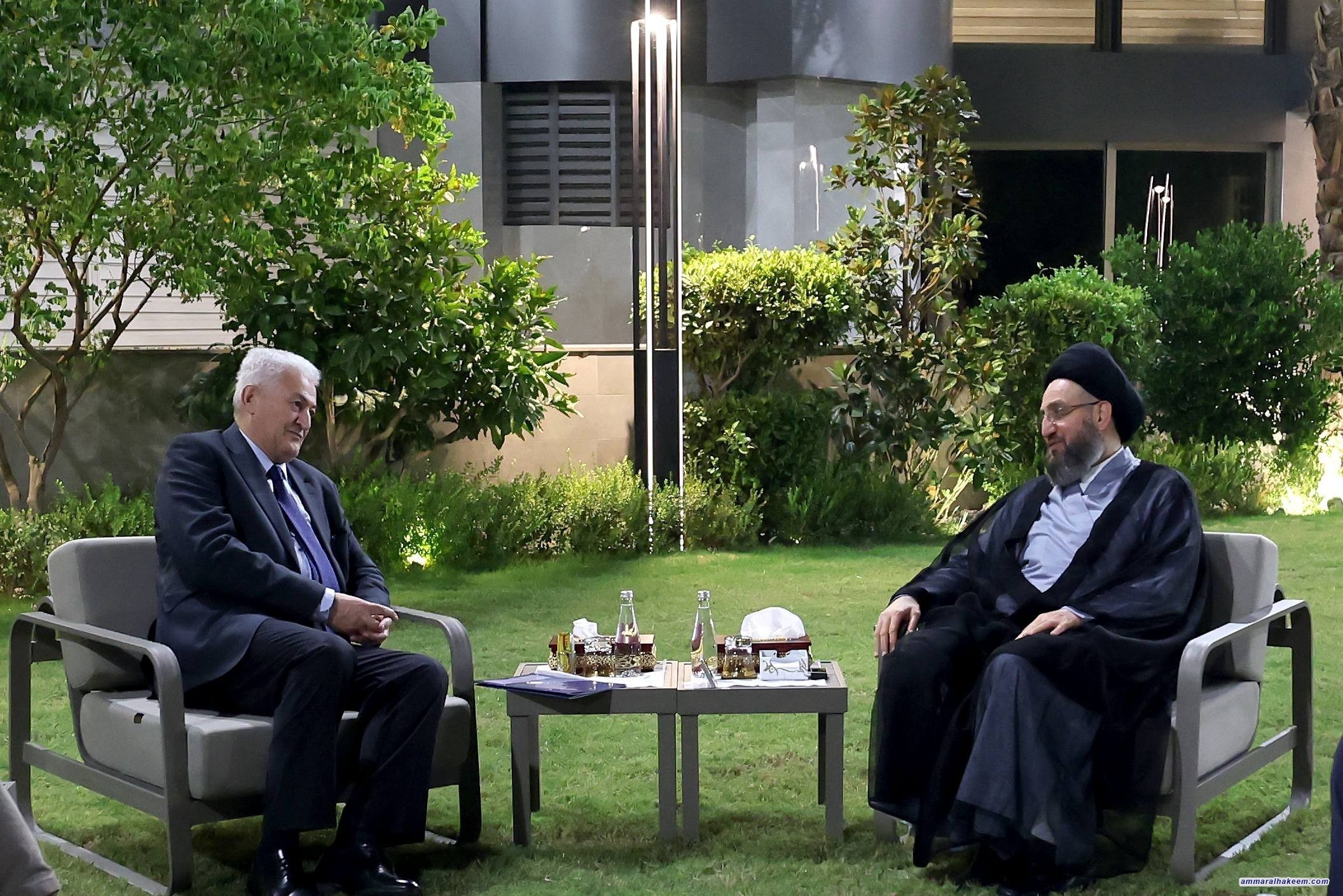 السيد الحكيم يؤكد خلال لقائه وفد الأكاديمية الدولية الفرنسية أهمية الانفتاح الدولي والتعاون الأكاديمي لتطوير البحث العلمي في العراق