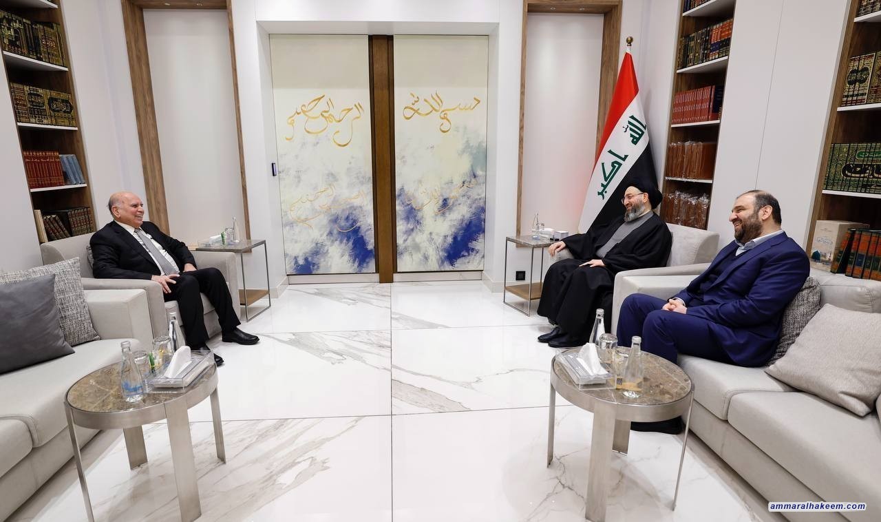 سەید حەكیم پێشوازی لە وەزیری دەرەوە فوئاد حسێن دەكات و پێشهاتی سیاسی و رۆڵی عێراق لەناوچەكە تاوتوێ دەكات