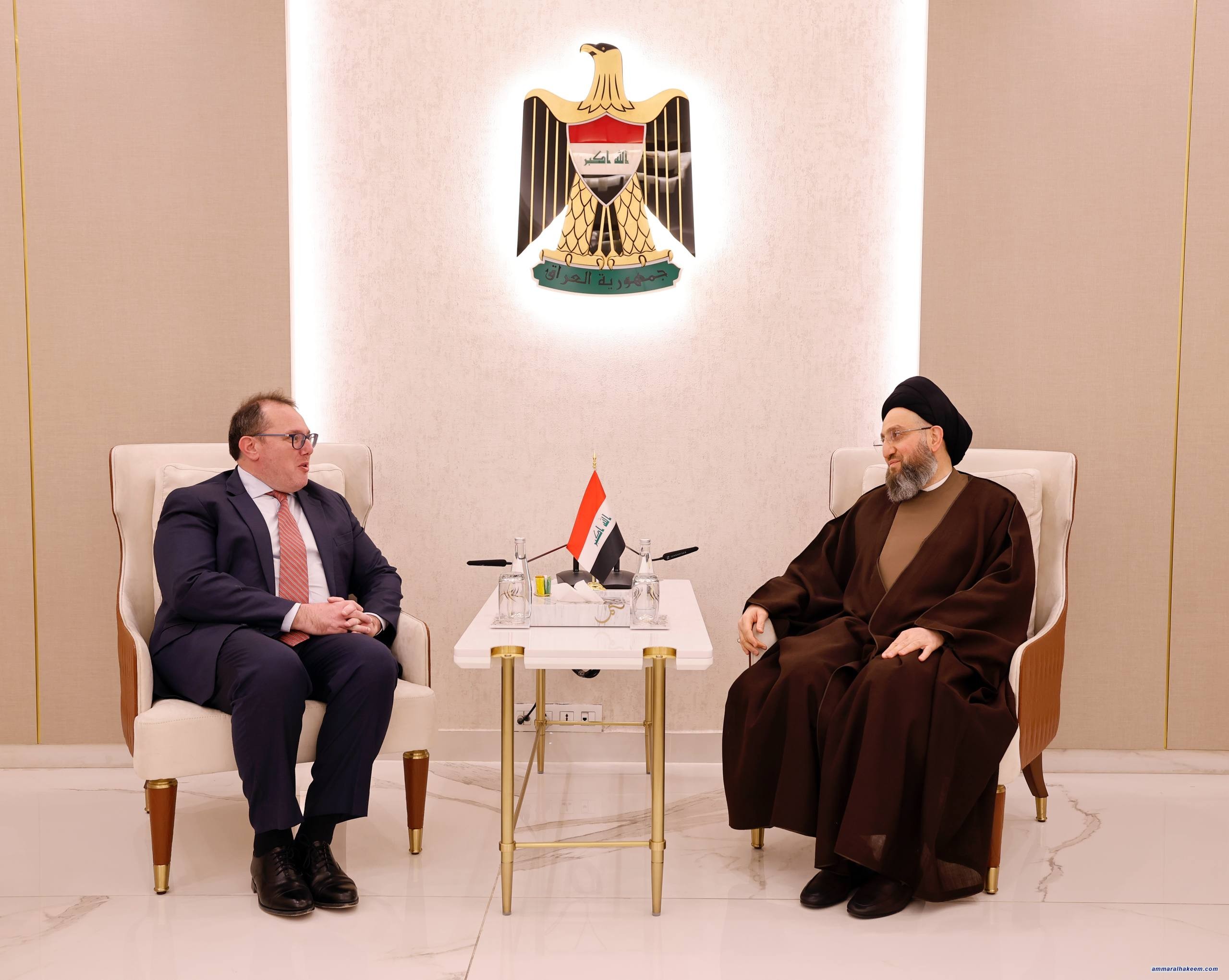 السيد الحكيم يلتقي القائمَ بأعمال السفارة الأميركية ويؤكد أولوية الاستقرار والالتزام بالاستحقاقات الدستورية