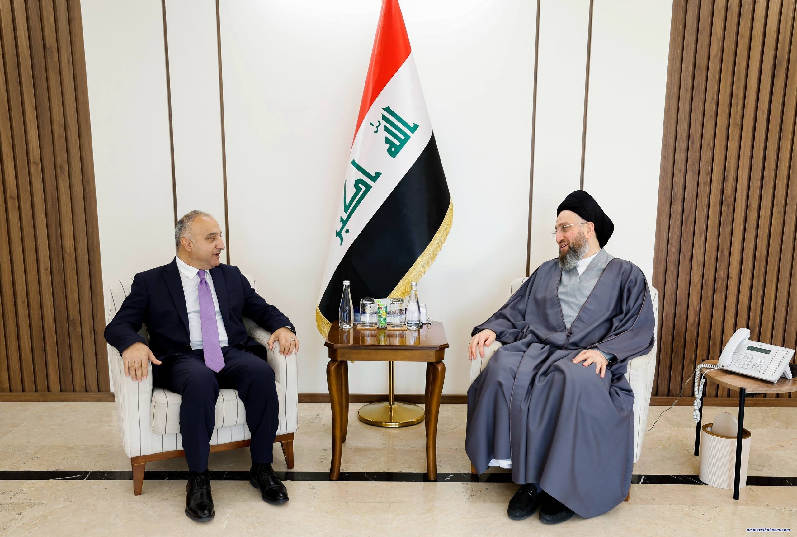 سەماحەتی حەكیم لەگەڵ شاندی رەوتی دیموكراتی ئاشووری پێشهاتەكانی دۆخی سیاسی و نوێنەرایەتی دادپەورەرانە تاوتوێ دەكات