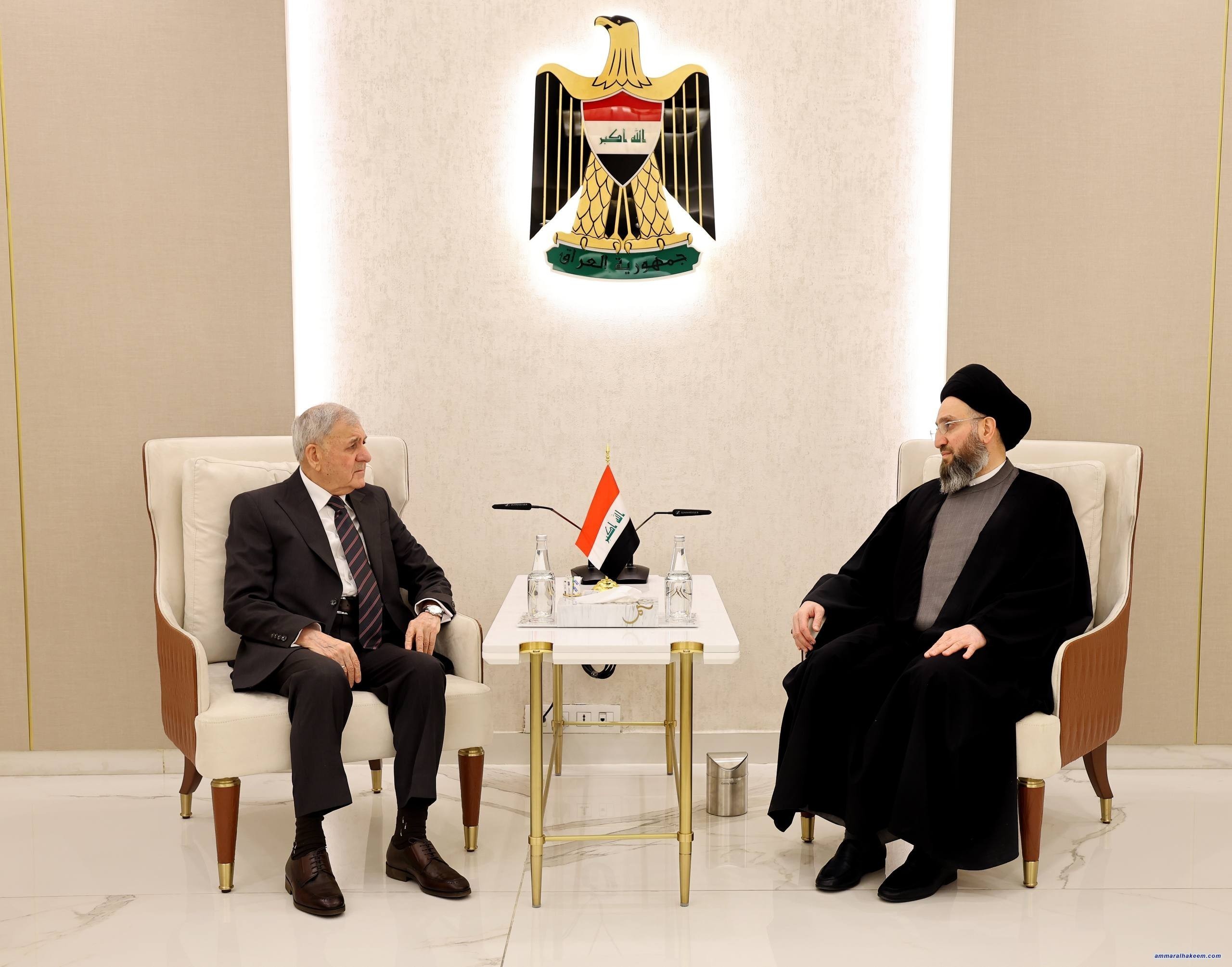 السيد الحكيم لرئيس الجمهورية: ضرورة التهدئة في المنطقة وحسم الاستحقاقات الانتخابية