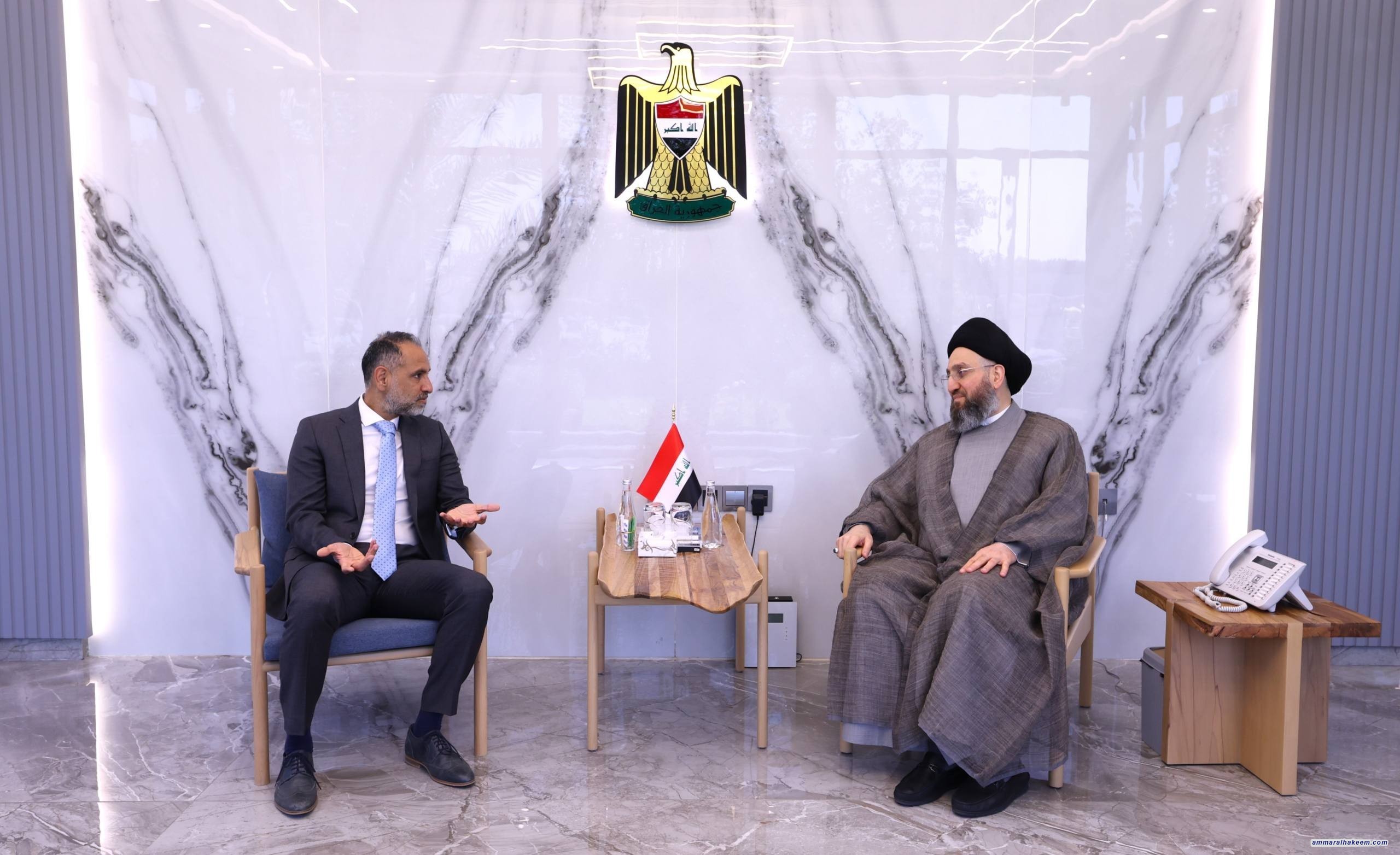 السيد الحكيم يؤكد للسفير البريطاني اقتراب إنهاء الانسداد السياسي ويدعو لتشكيل حكومة شاملة ووقف الحرب في المنطقة