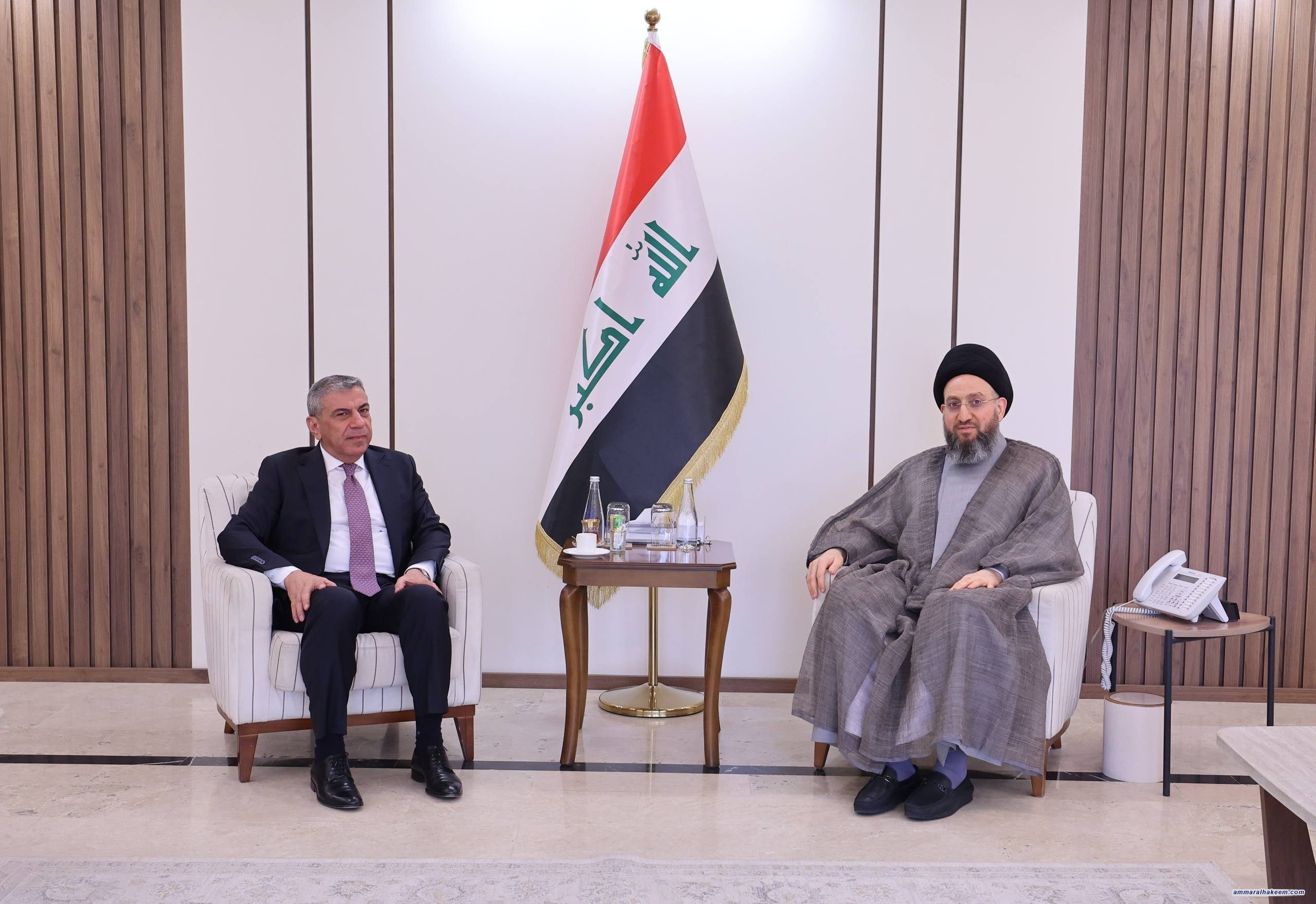 السيد الحكيم يؤكد دور المقاولين العراقيين في توفير فرص العمل وتقليل البطالة