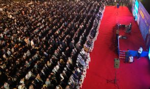 الحكيم يدعو من النجف إلى تمكين قوى الاعتدال والوسطية وحفظ المنجزات التي تحققت بالتضحيات