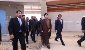 السيد الحكيم يتفقد مشروع ملعب الأنبار الدولي قيد الإنشاء